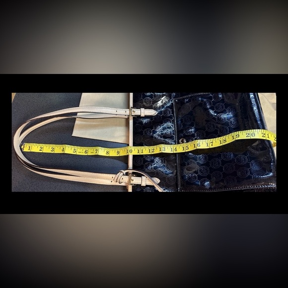Michael Kors Lg Black Patent Leather Tote With Double Adjustable Beige Handles - Picture 11 of 14